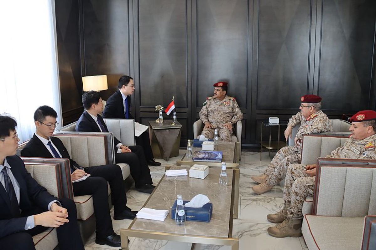 The Minister of Defense meets with the Chinese Chargé d'Affaires and the Japanese Military Attaché