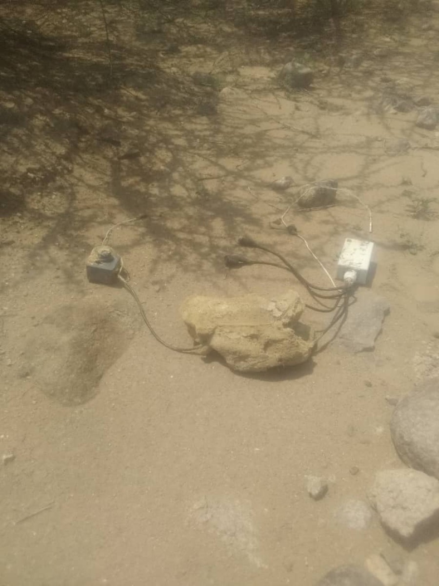 Floods reveal explosive devices planted by Houthi militias in a graveyard west of Taiz