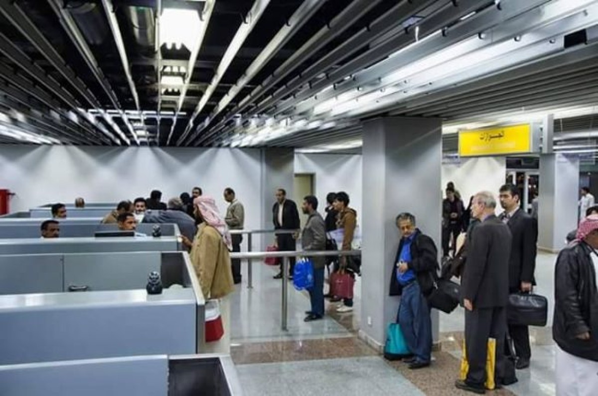 Thwarting an escape attempt: A wanted security officer was arrested at Aden Airport before leaving the country