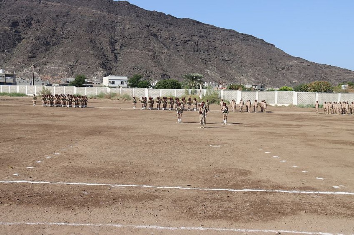 The Minister of Defense witnesses the graduation ceremony of a new batch of facilities protection personnel at the administrative base