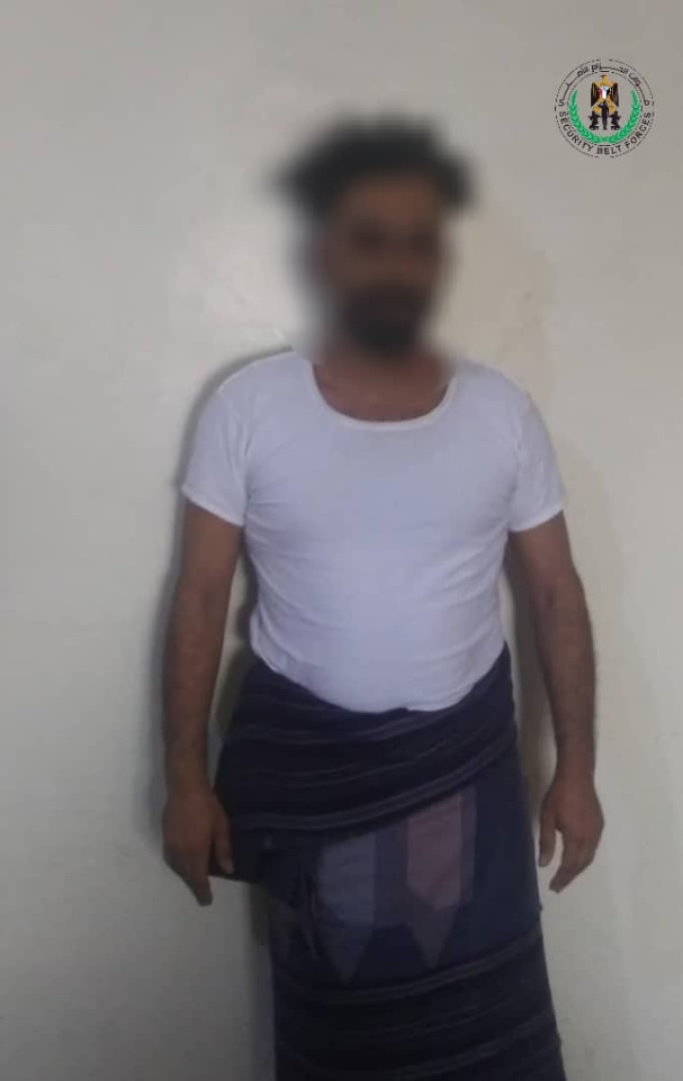 Security Belt forces arrest a drug user in possession of a number of cans of alcohol in Lahj
