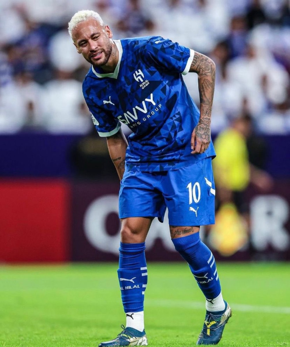 الهلال السعودي يعلن مدة غياب نجمه البرازيلي نيمار