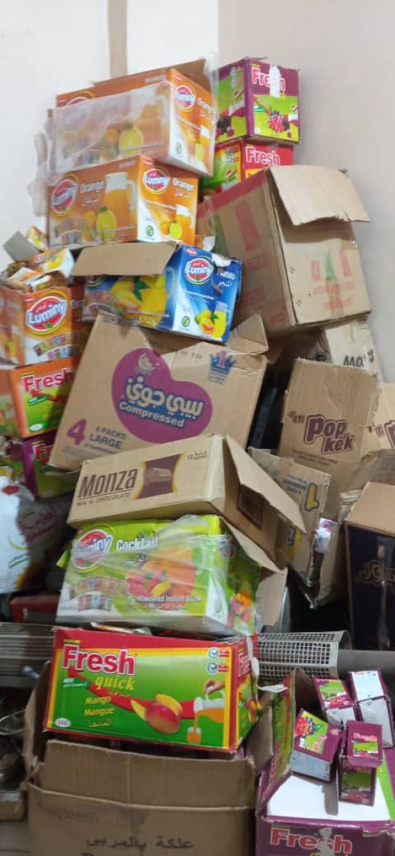 Aden.. Environmental health in Mansoura confiscates materials unfit for human consumption