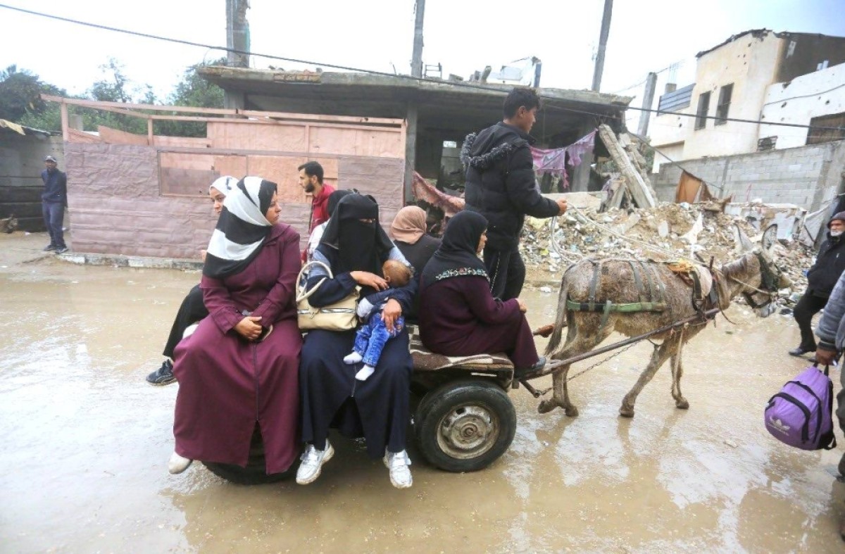 Hunger is devastating Gaza... and UNRWA: The Palestinians eat from waste