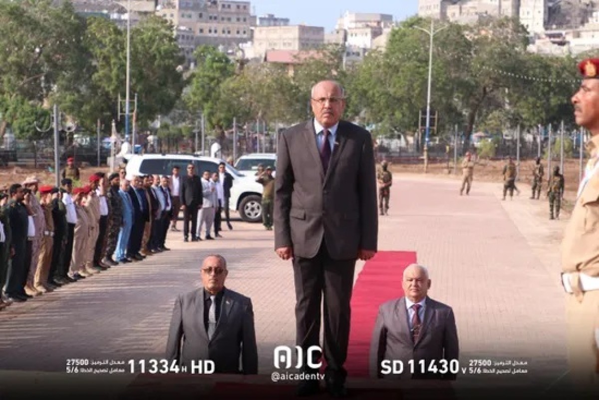 Al Kathiri places a wreath at the Tomb of the Unknown Soldier