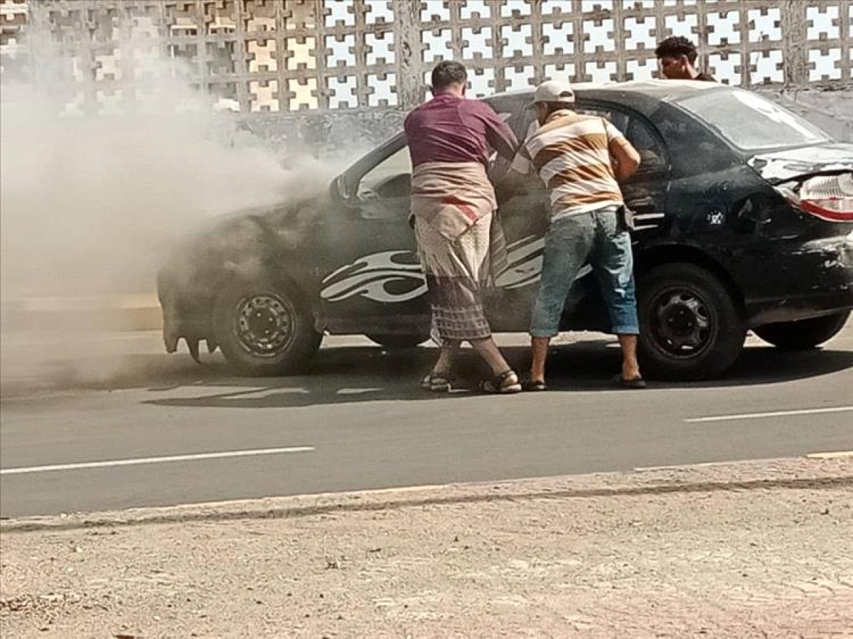Aden.. A car burned in Tawahi