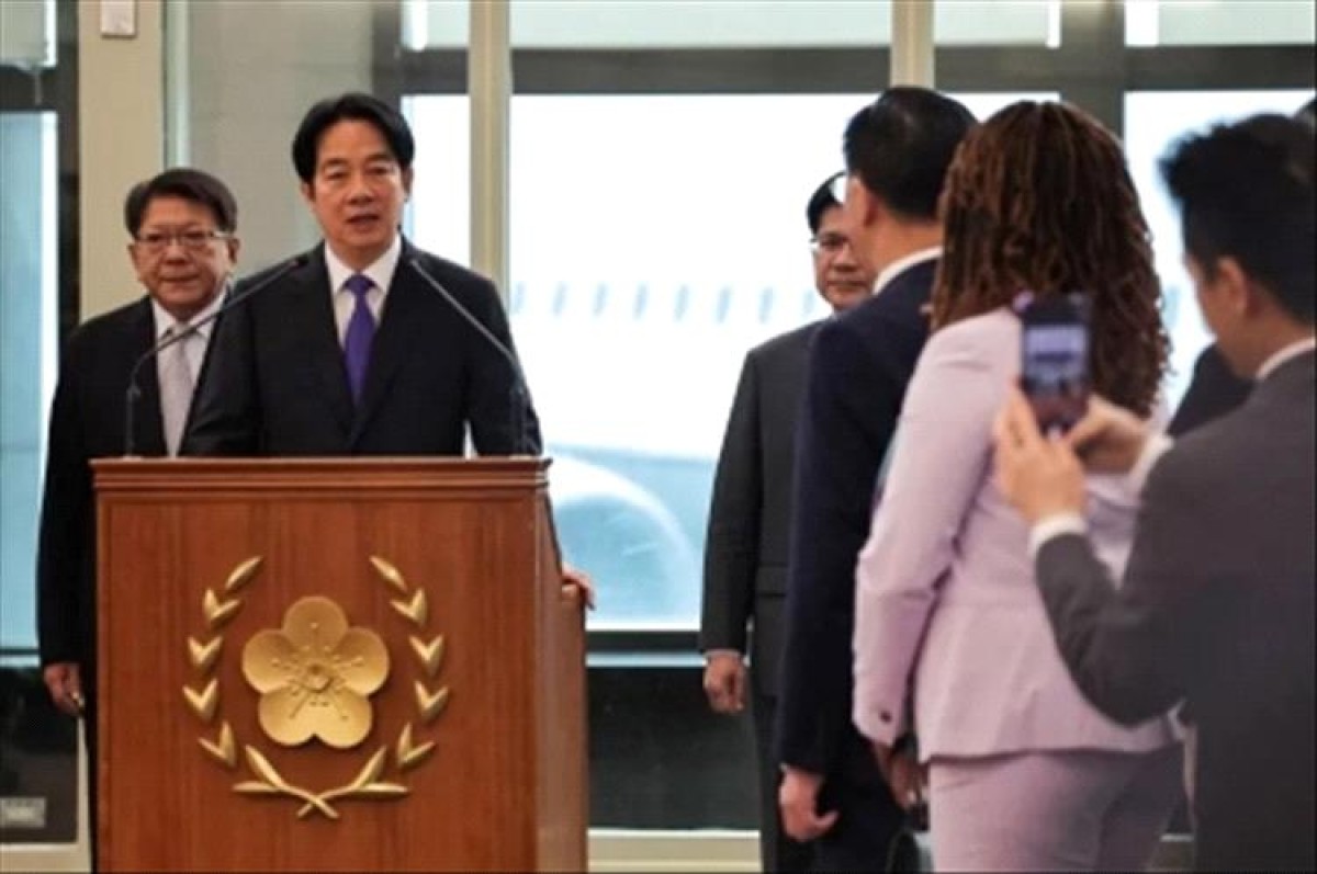 China denounces the visit of the President of Taiwan to an American state and threatens to take decisive measures...
