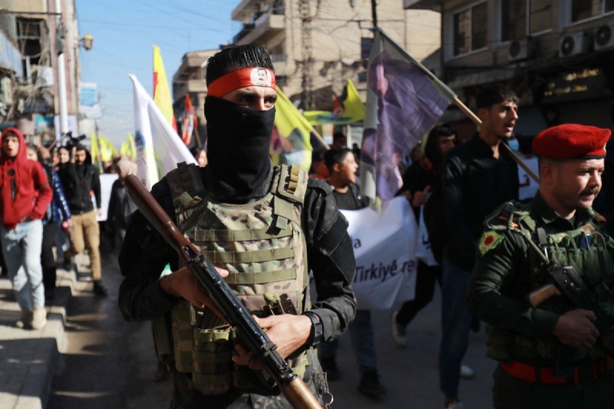 Sudden withdrawal of Syrian forces and Iranian militias from Deir ez-Zor