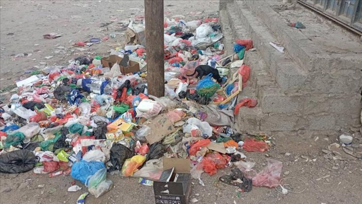 Garbage waste fills the streets in Aden following a strike by sanitation workers