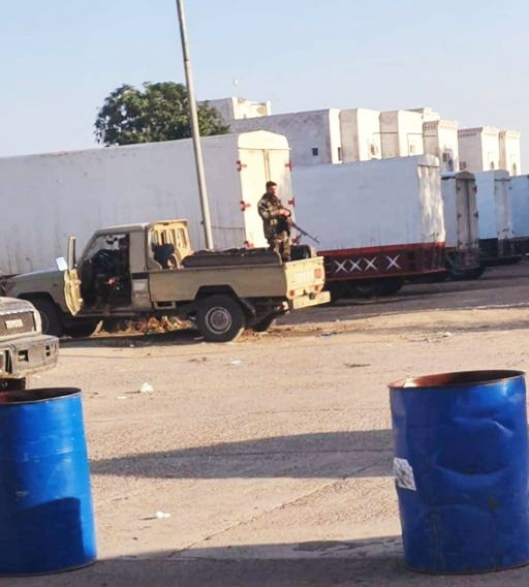 The Houthi group closes a private factory and shoots its employees in Hodeidah
