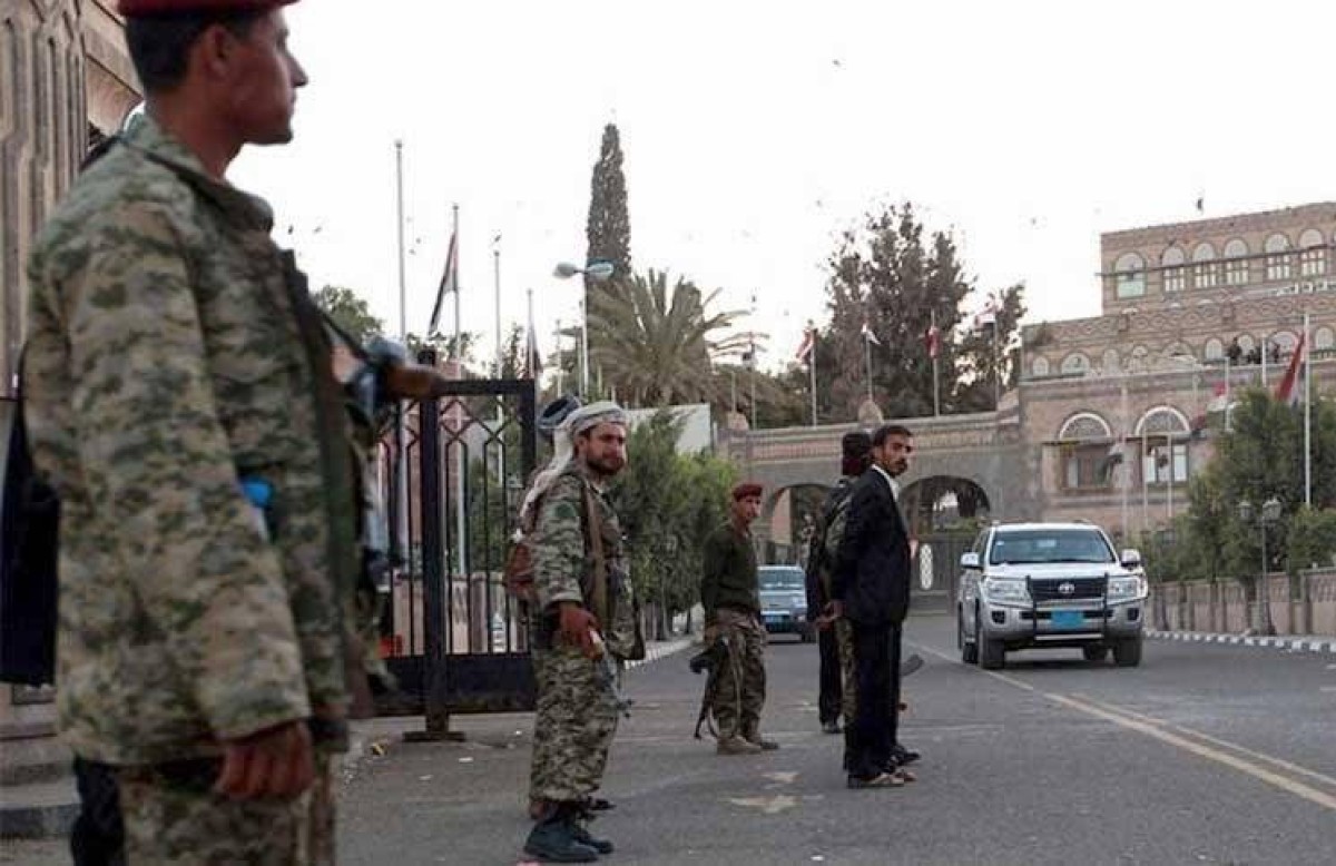Saudi newspaper: The Houthis threatened the families of detainees with revenge if they spoke to the media