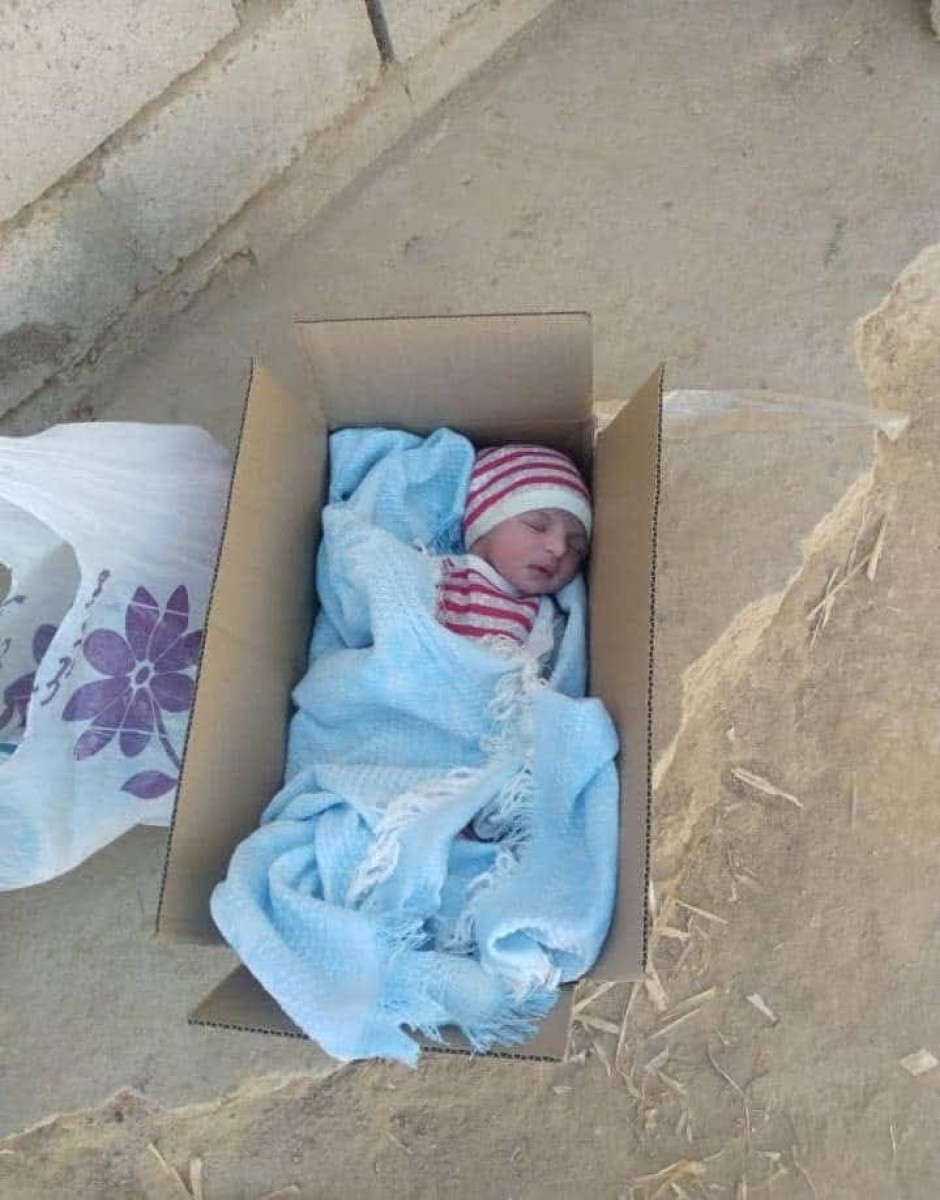 A security source in Aden reveals the fact that a newborn was found in front of Al-Jumhuriya Hospital
