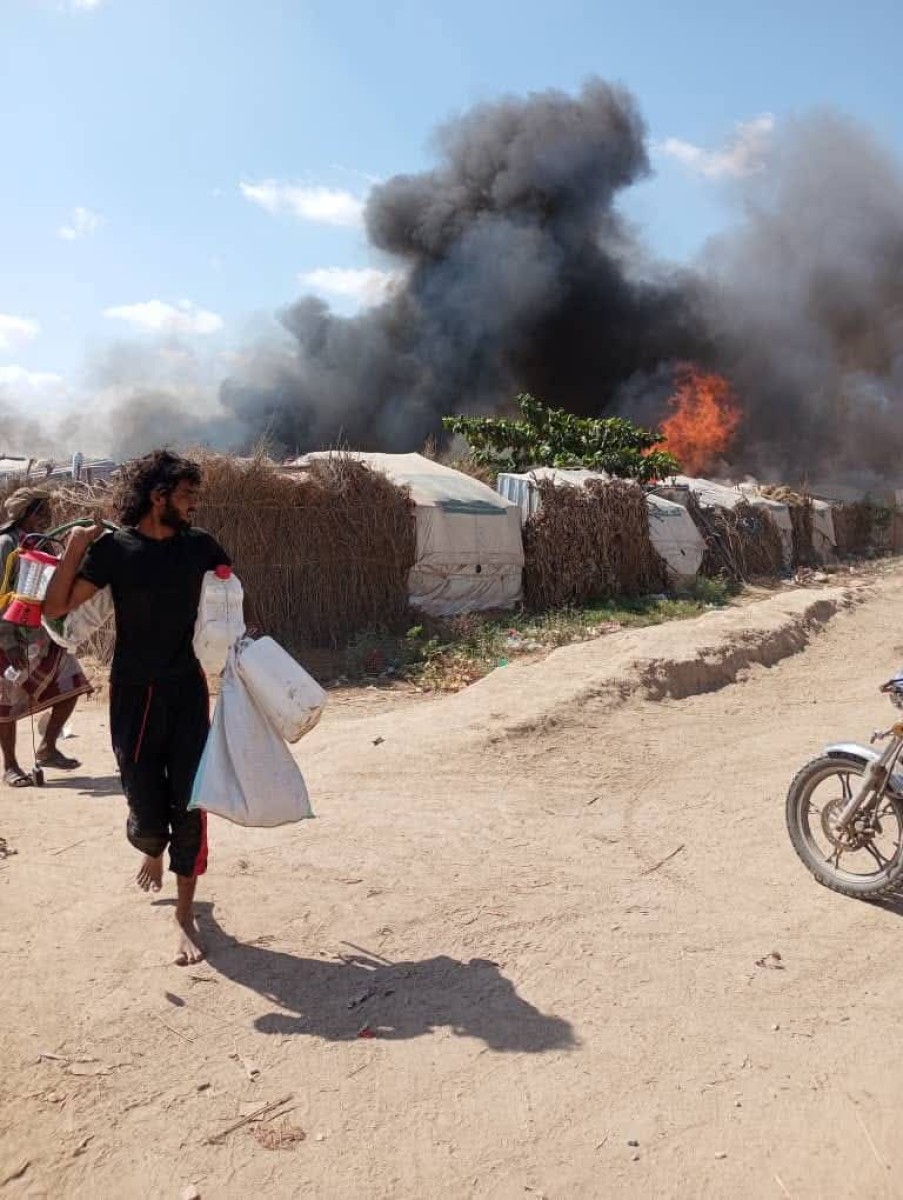 A fire engulfs a camp for displaced people in Abyan