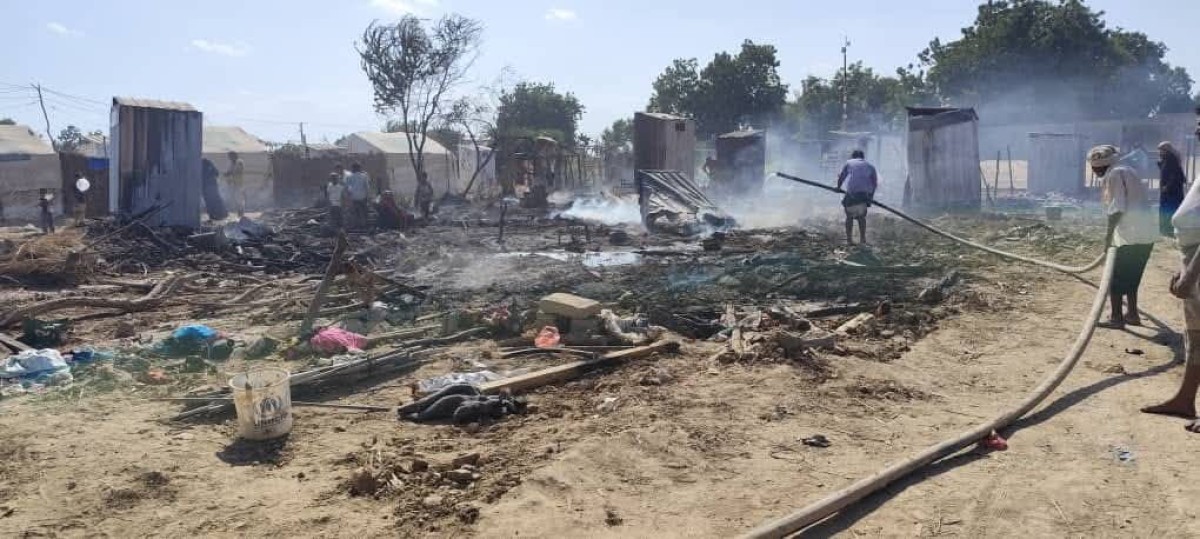 A fire engulfs a camp for displaced people in Abyan