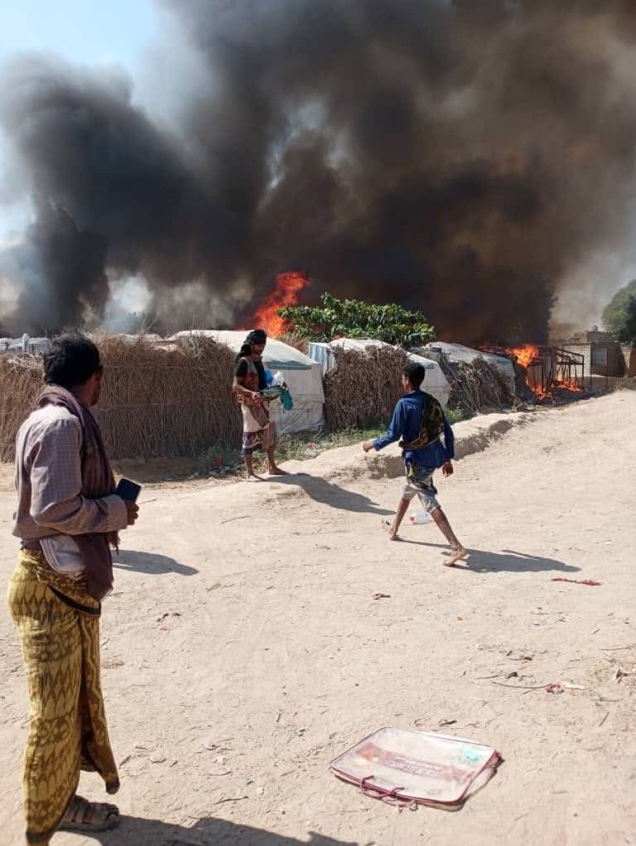 A fire engulfs a camp for displaced people in Abyan