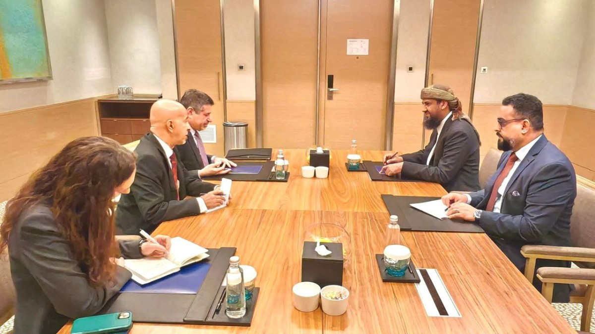 Al-Muharrami meets with the US ambassador to Yemen to discuss the military and economic situation