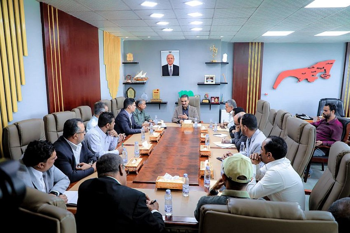 A meeting in Aden discusses the new regulations to organize land protection work