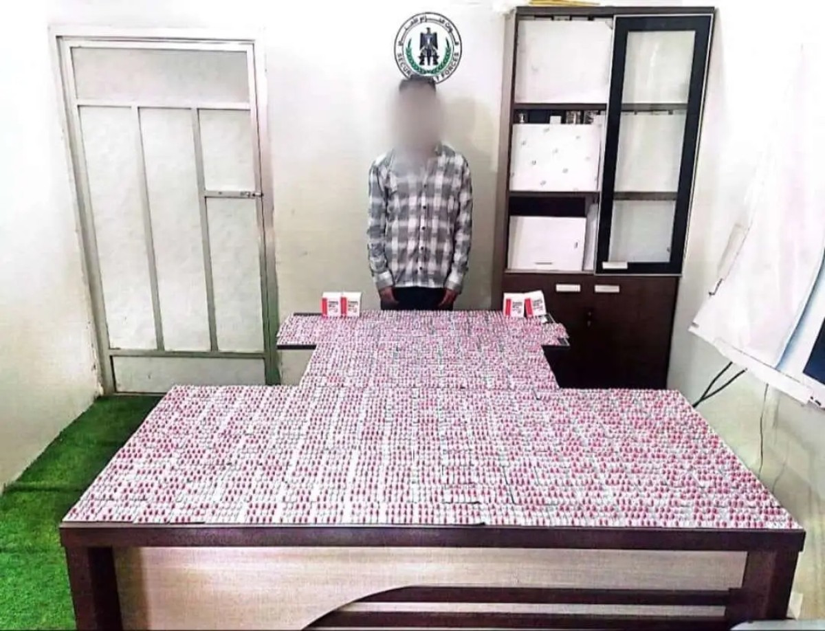 Aden.. Security Belt forces arrest a dealer in possession of a large quantity of Pregabalin narcotic pills