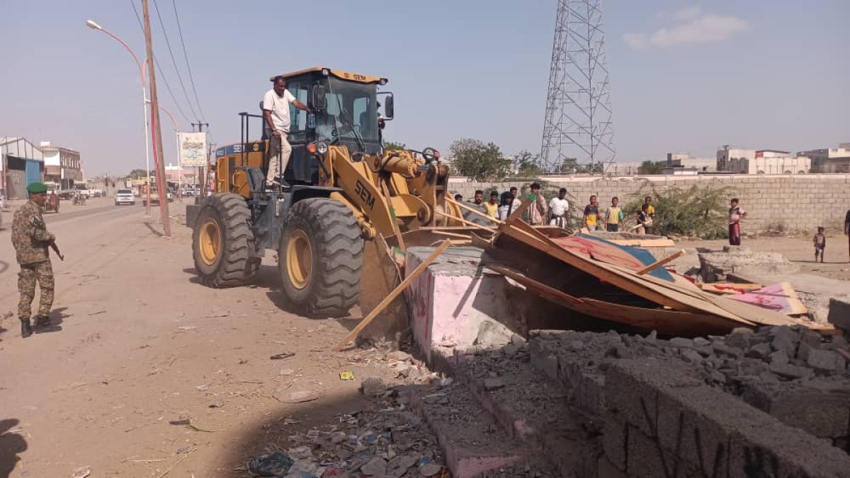 The Buraiqa Authority implements a campaign to remove obstacles and encroachments in Bir Ahmed and Inma City