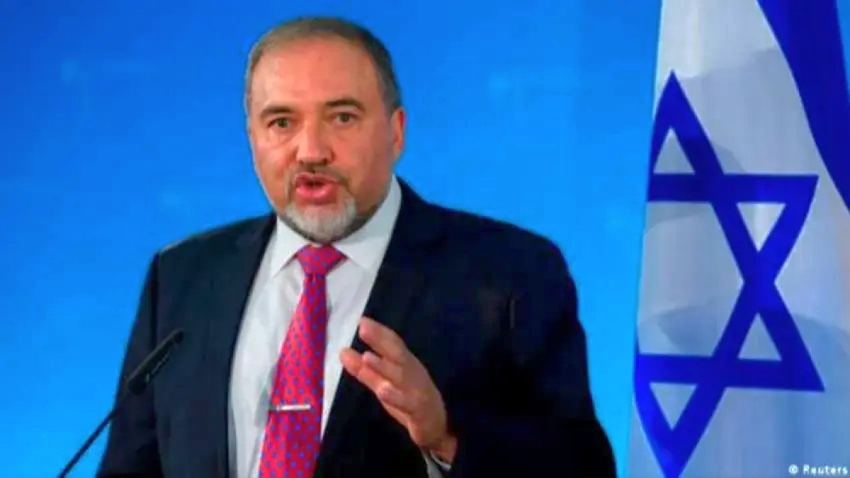 زعيم حزب "إسرائيل بيتنا" يـحرض حكومة الاحتلال على قصف ميناء الحديدة وبنى الطاقة في مناطق الحوثي