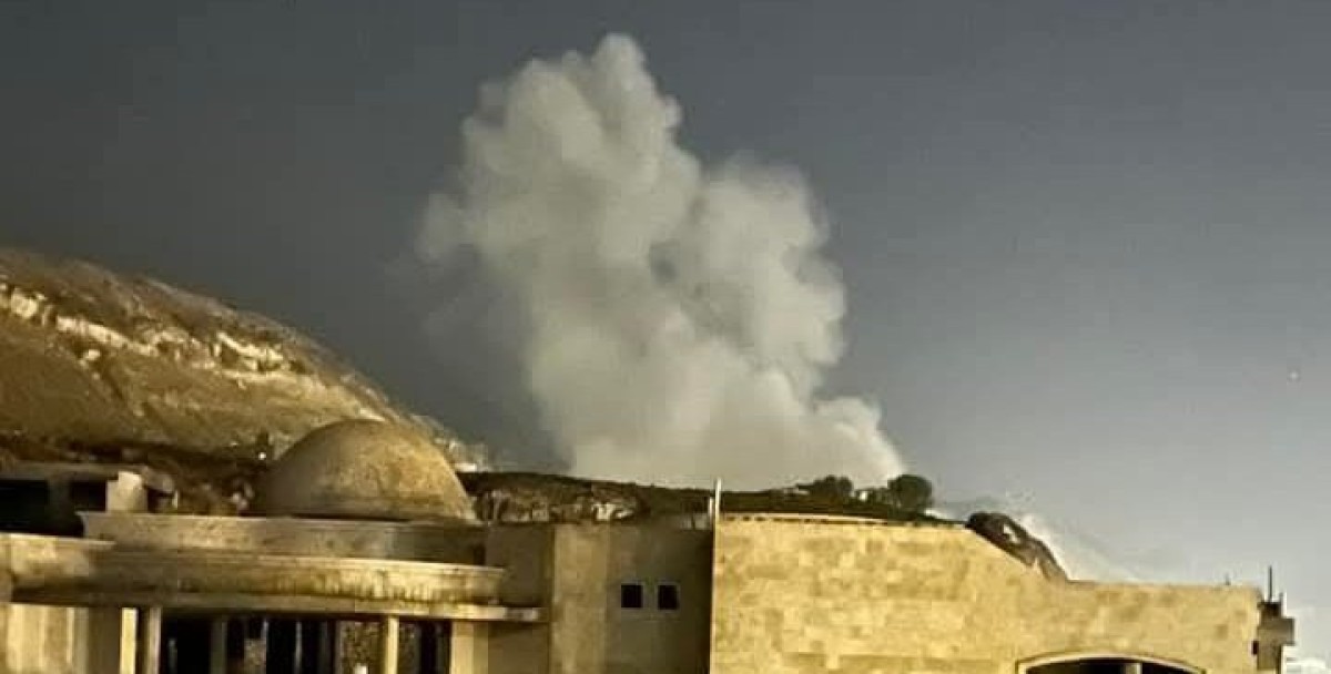 Urgent: Explosions sound in Sanaa and air strikes target Houthi sites