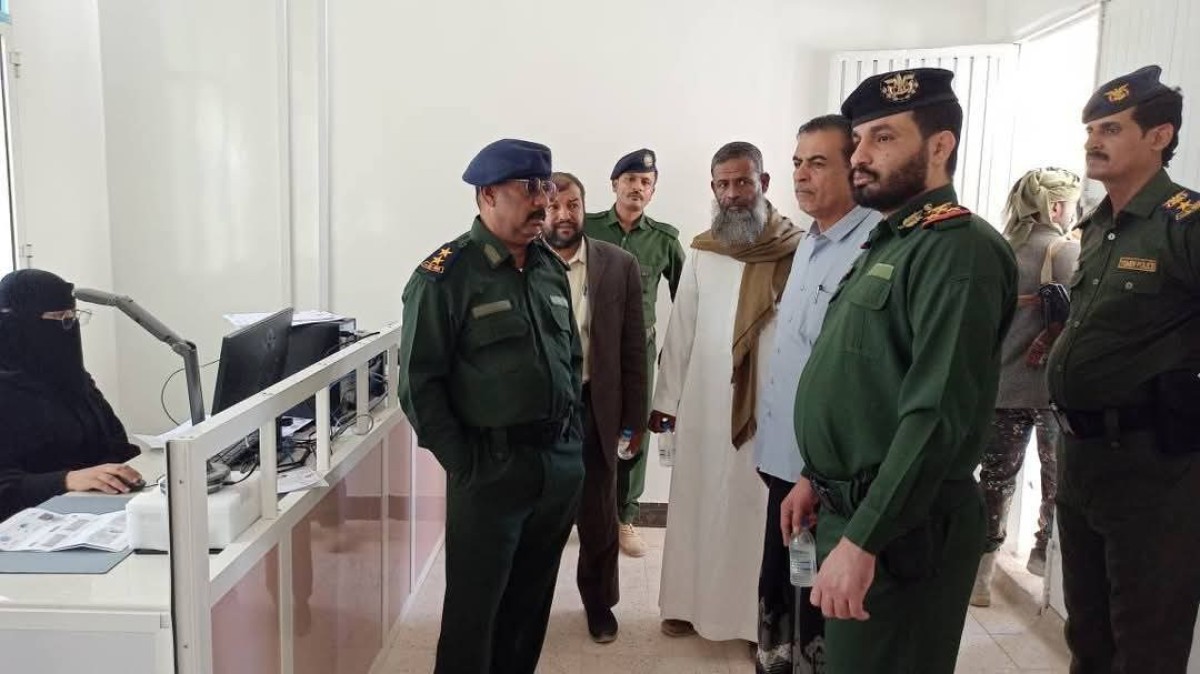 مدير أمن حضرموت الوادي والصحراء يدشن العمل بنظام البطاقة الشخصية الذكية بمديرية القطن
