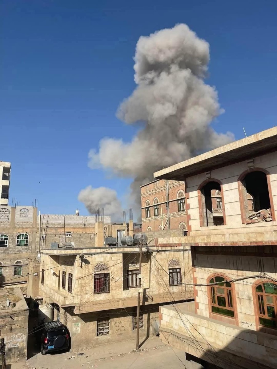 غارات على مبنى وزارة الدفاع في صنعاء
