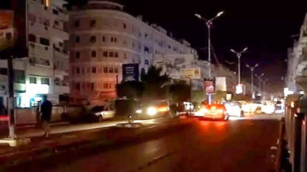 عدن تواجه أزمة كهرباء خانقة.. 14 ساعة انقطاع مقابل ساعتين تشغيل مع تأخير شحنات النفط