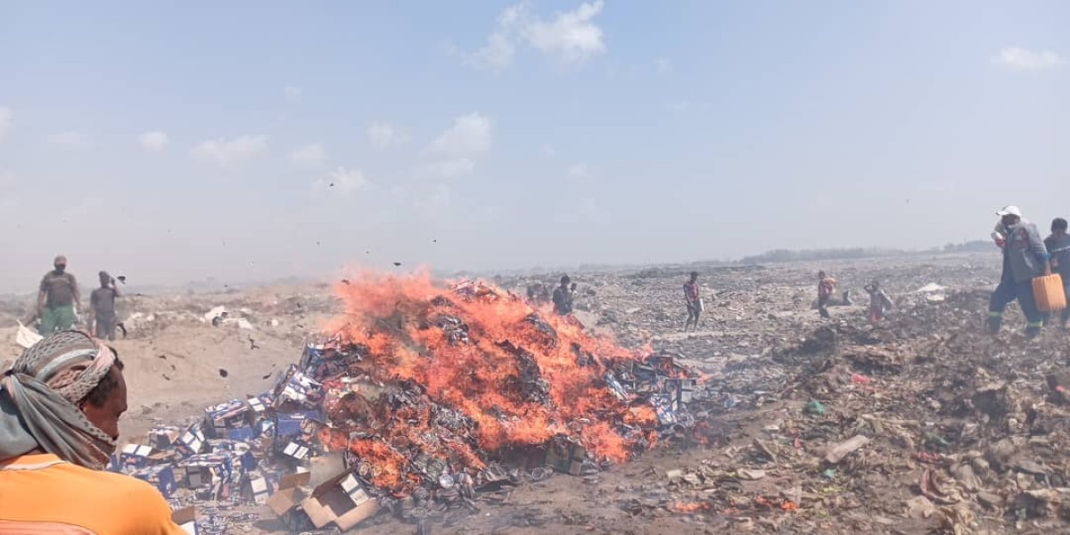 Aden.. Mansoura Environmental Health withdraws and destroys 15 tons of spoiled cheese