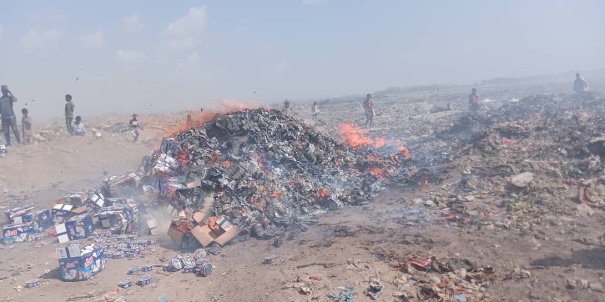 Aden.. Mansoura Environmental Health withdraws and destroys 15 tons of spoiled cheese