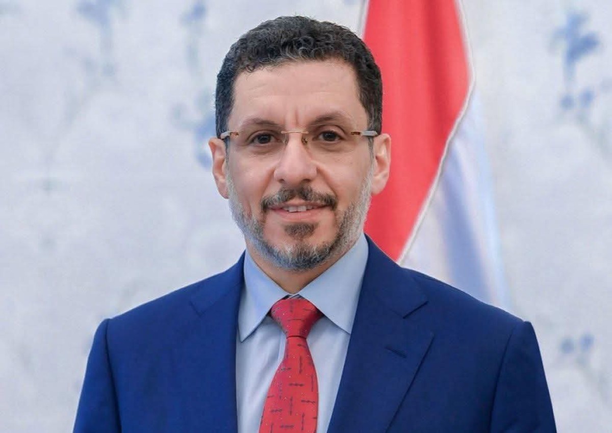 رئيس الوزراء يؤكد تواصل جهود الحكومة ومجلس القيادة لوضع معالجات للوضع الاقتصادي