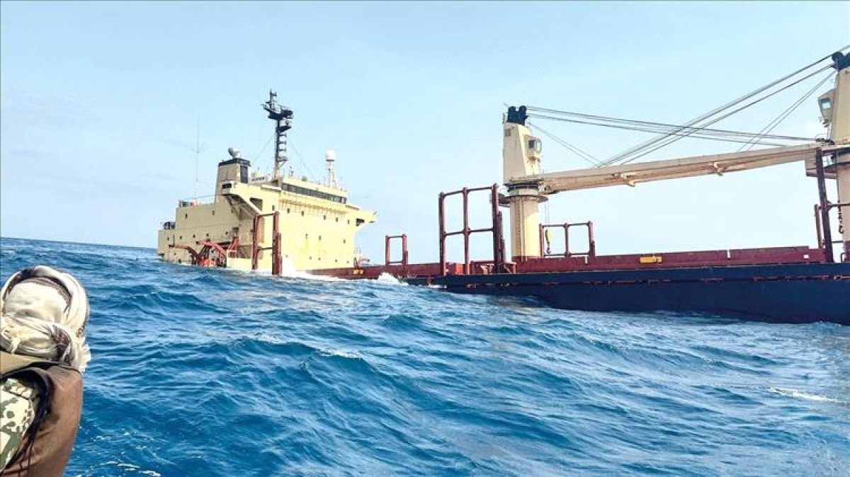 الحــوثيون جمعوا ملياري دولار من الجبايات على السفن التجارية في البحر الأحمر