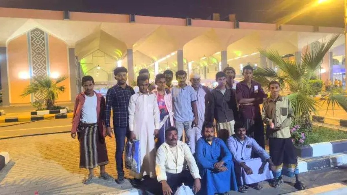 وصول 17 صيادا إلى عدن بعد أسابيع من احتجازهم في السودان