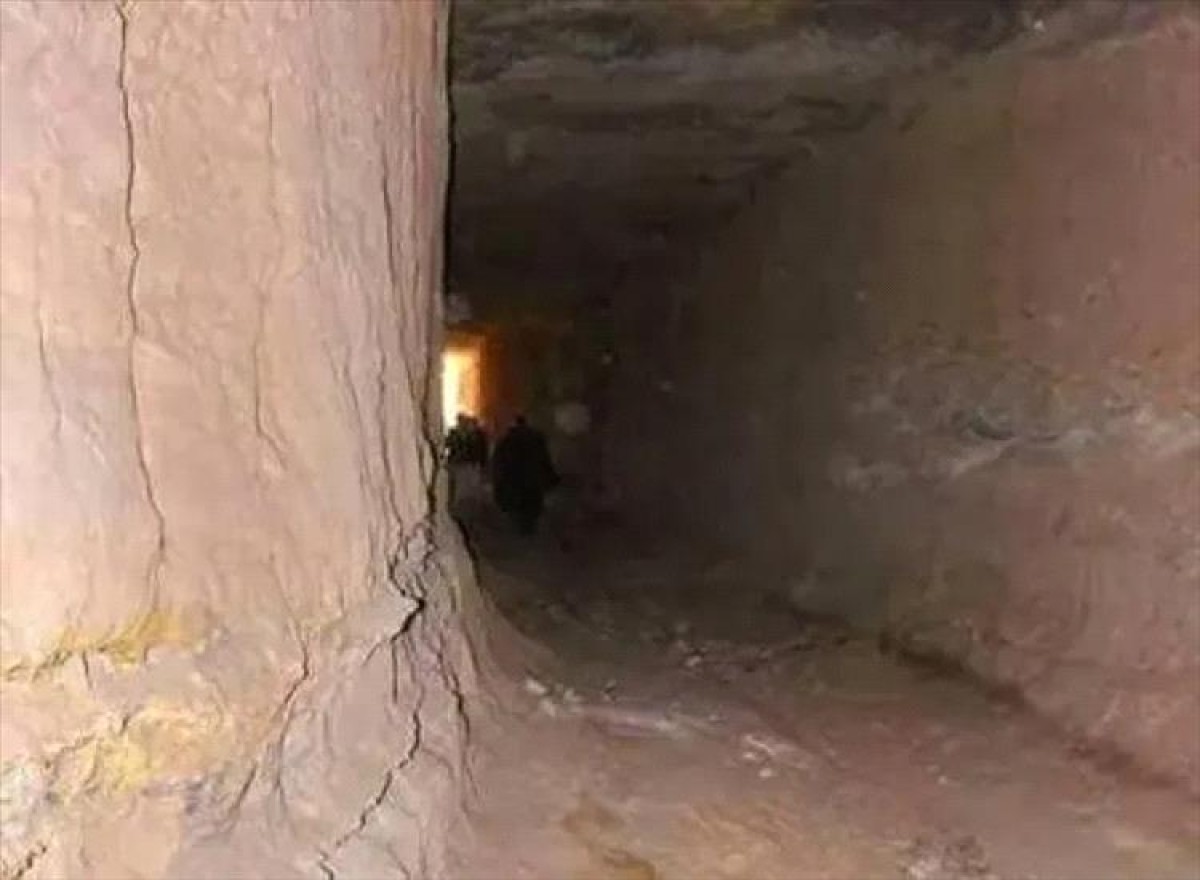 What is behind the Houthis' creation of tunnels, hideouts, and secret roads in Sana'a and Hodeidah?