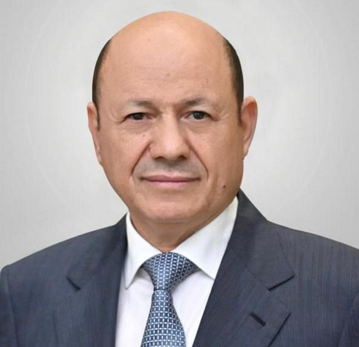 العليمي يطلع من محافظ البنك المركزي على الاجراءات المترتبة من تصنيف الحوثيين منظمة ارهابية