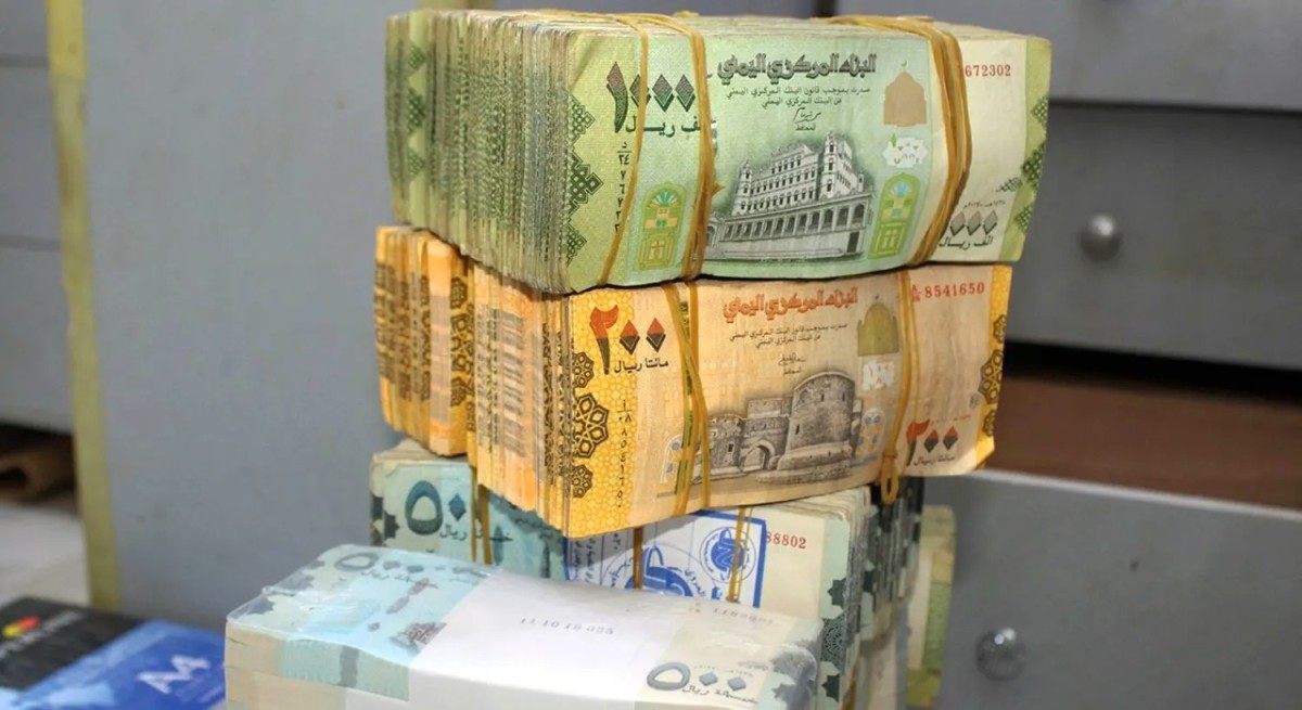 صحيفة: التصنيف الأميركي يمنح الحكومة اليمنية فرصة خنق الحوثيين اقتصادياً