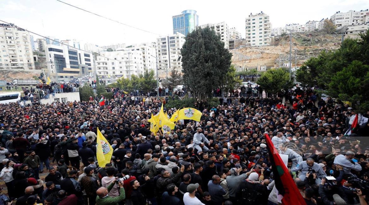 استقبال معتقلين فلسطينيين بالهتافات والزغاريد والألعاب النارية