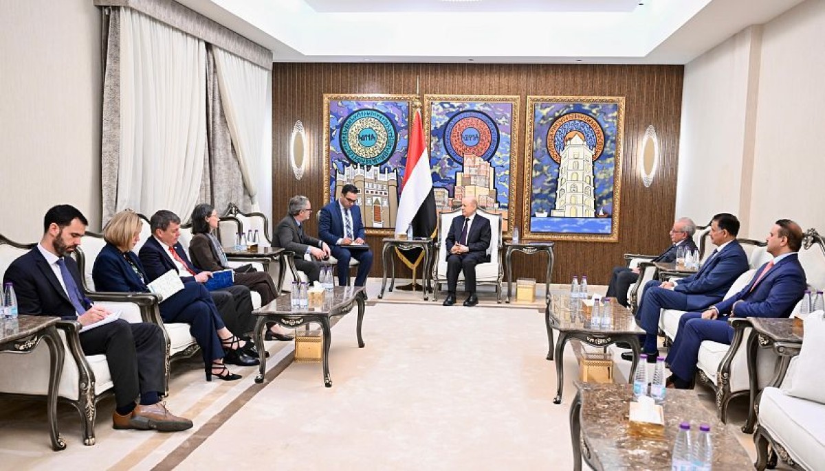 لقاء العليمي مع بعثة الاتحاد الأوروبي.. أهمية التصنيف الإرهابي للحوثيين