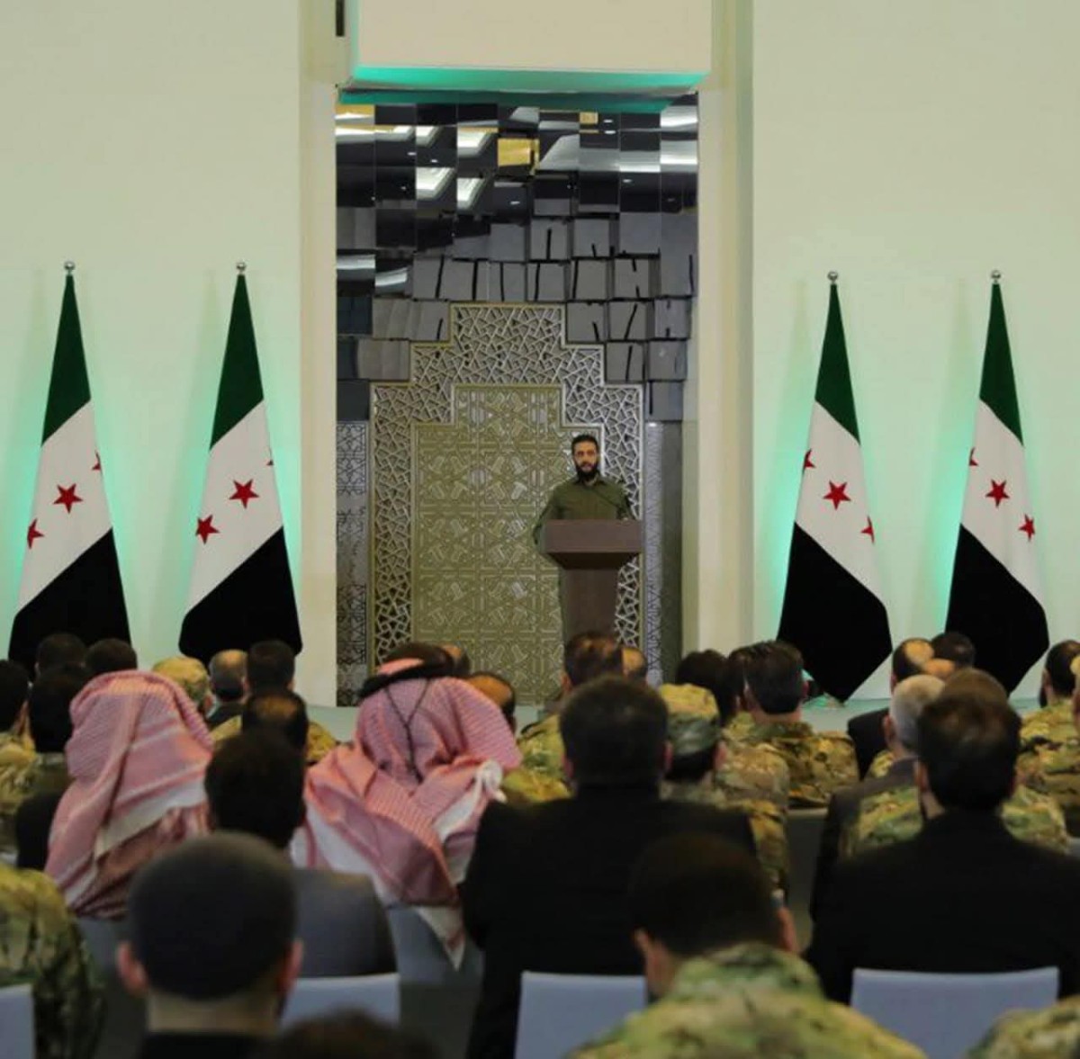 «إعادة هيكلة» لمؤسسات الدولة السورية.. تعرف إلى القرارات الجديدة