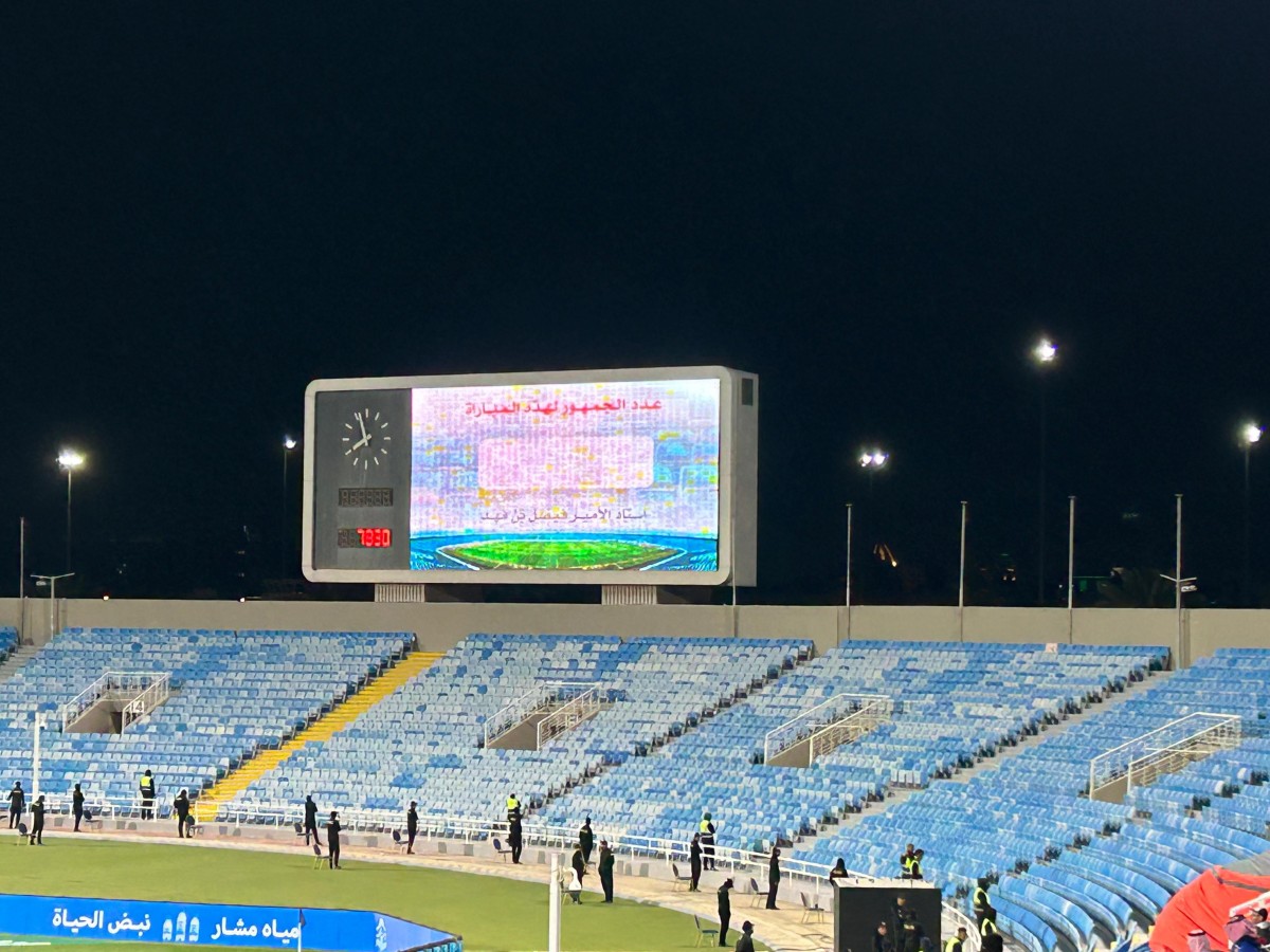 137 مشجعاً فقط في مباراة الرياض والوحدة بالدوري السعودي