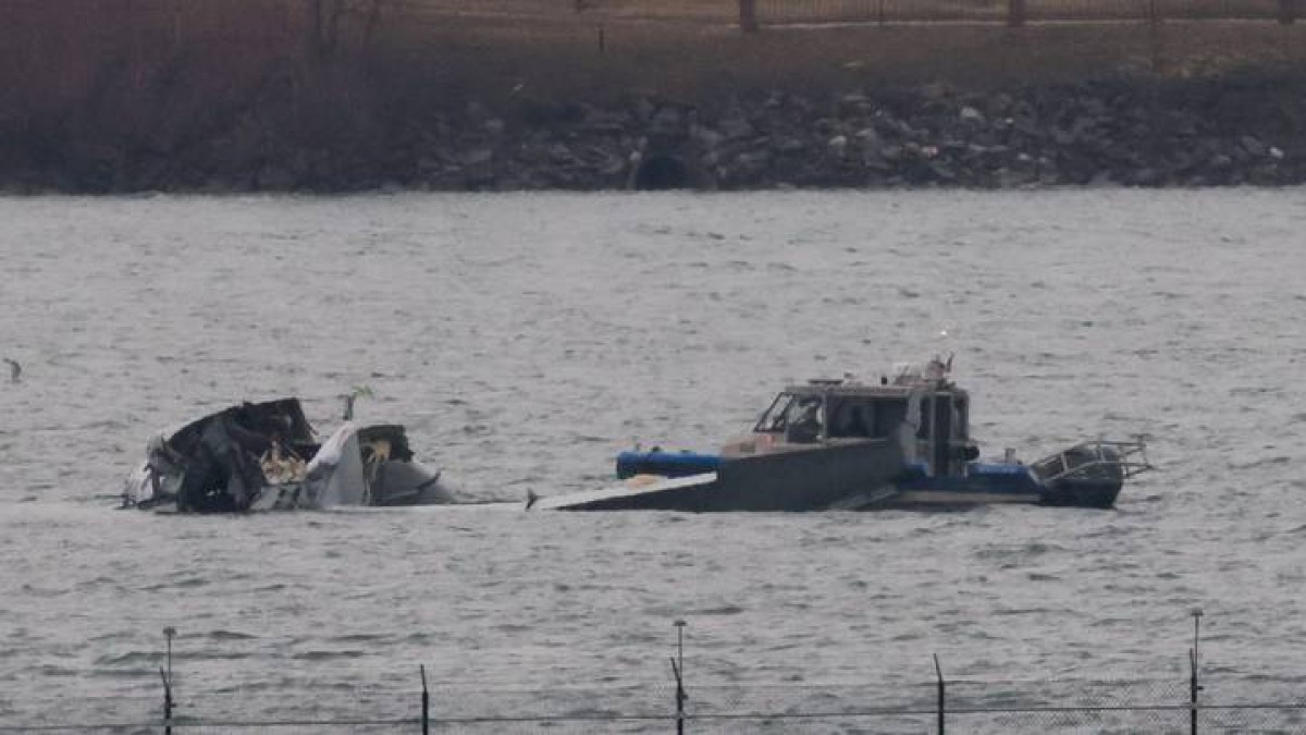 السلطات الأمريكية تعلن انتشال جثث 40 من ضحايا حادثة الطائرتين في واشنطن