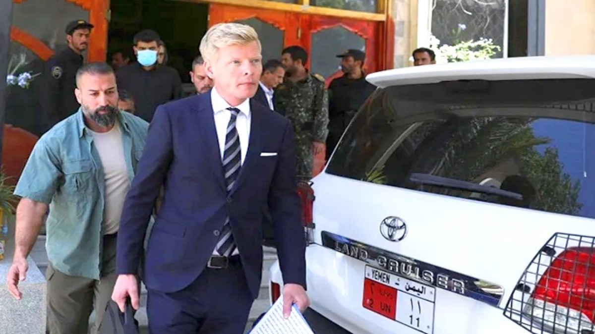 الحوثيون يعتبرون المبعوث الأممي جاسوس إسرائيلي.. وهكذا تعاملوا معه في صنعاء
