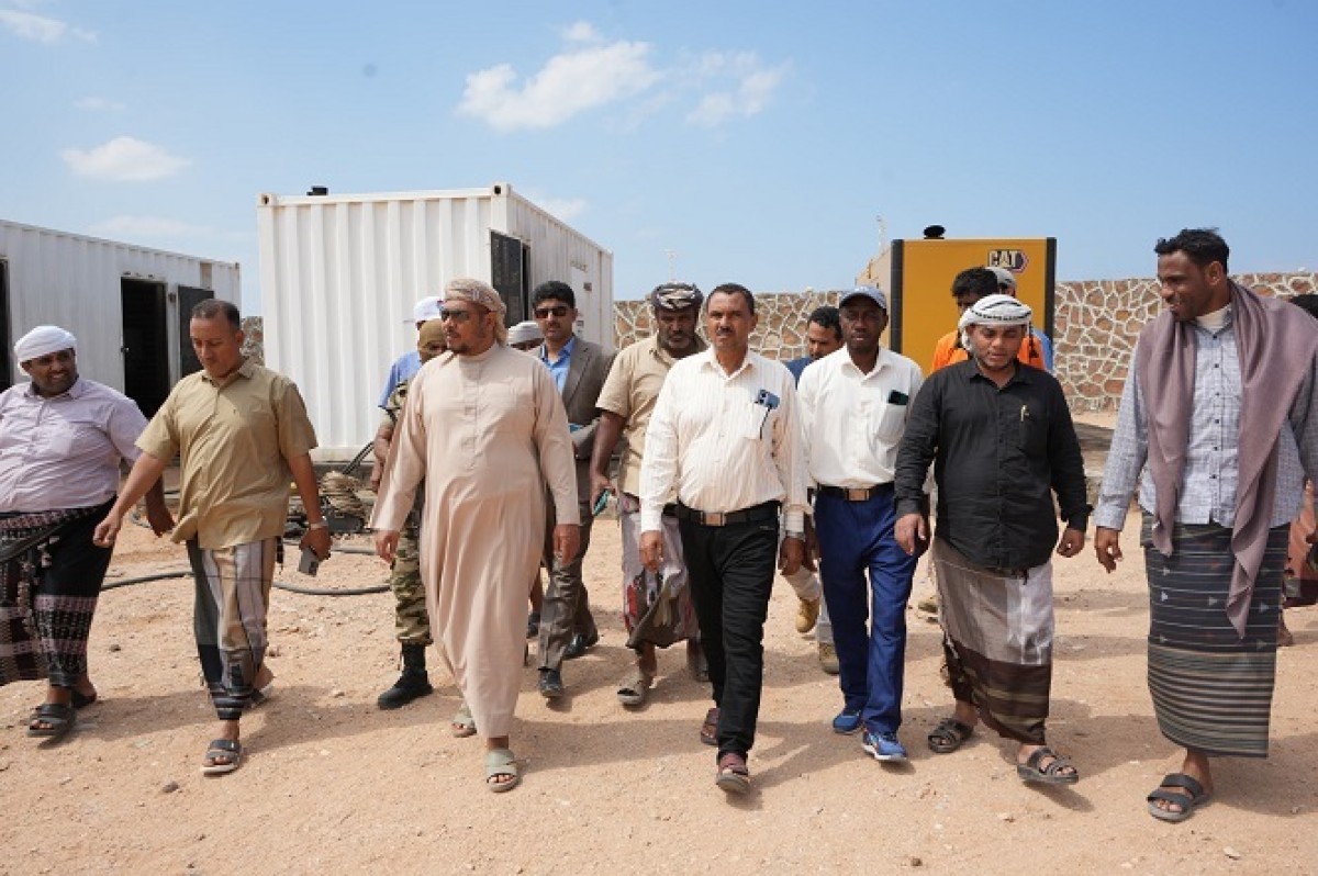 Al -Thaqali and Bin Afar inspect the electricity, water and tourism projects in Qalansiya