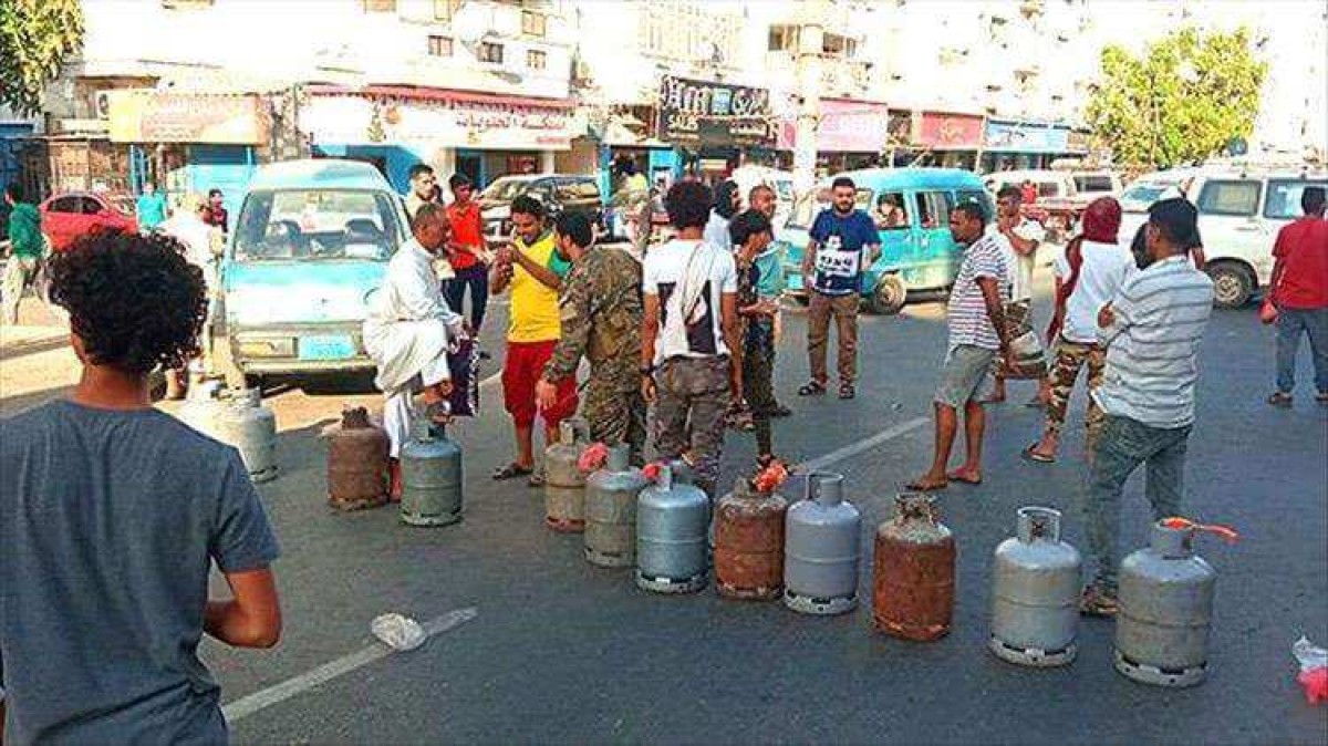 Citizens in the capital, Aden, complain of varying gas prices and the absence of control