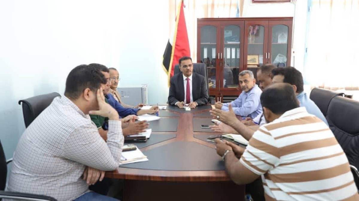 مجلس حضرموت يؤكد على ضرورة خطة طوارئ لإدارة أزمة القطاعات الخدمية