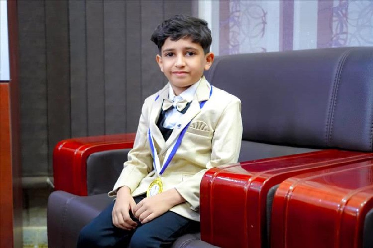 Shabwa Governor honors the child Meshaal Habtoor globally in mental account