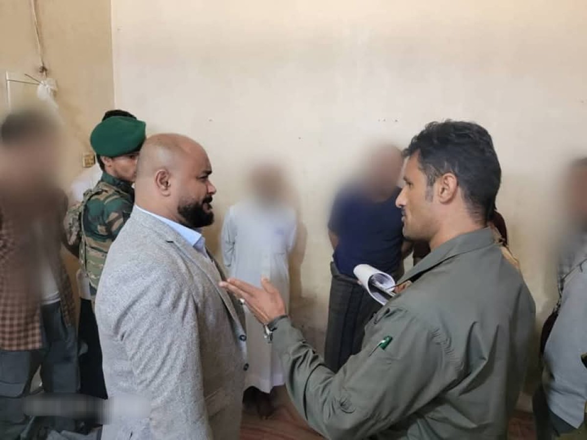 The Undersecretary of the Security and Research Prosecution inspects the conditions of the detainees in the Aden belt and directs the release of a number of them