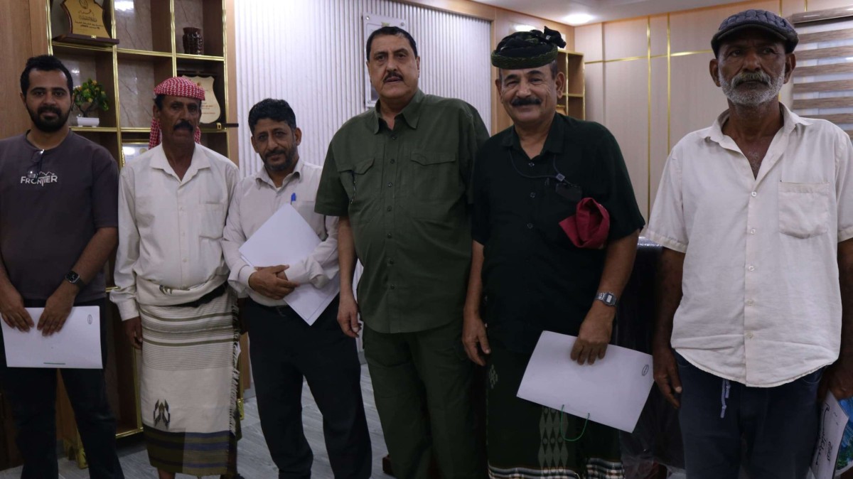 Aden Security Director restores the rights of police officers after 30 years of deprivation