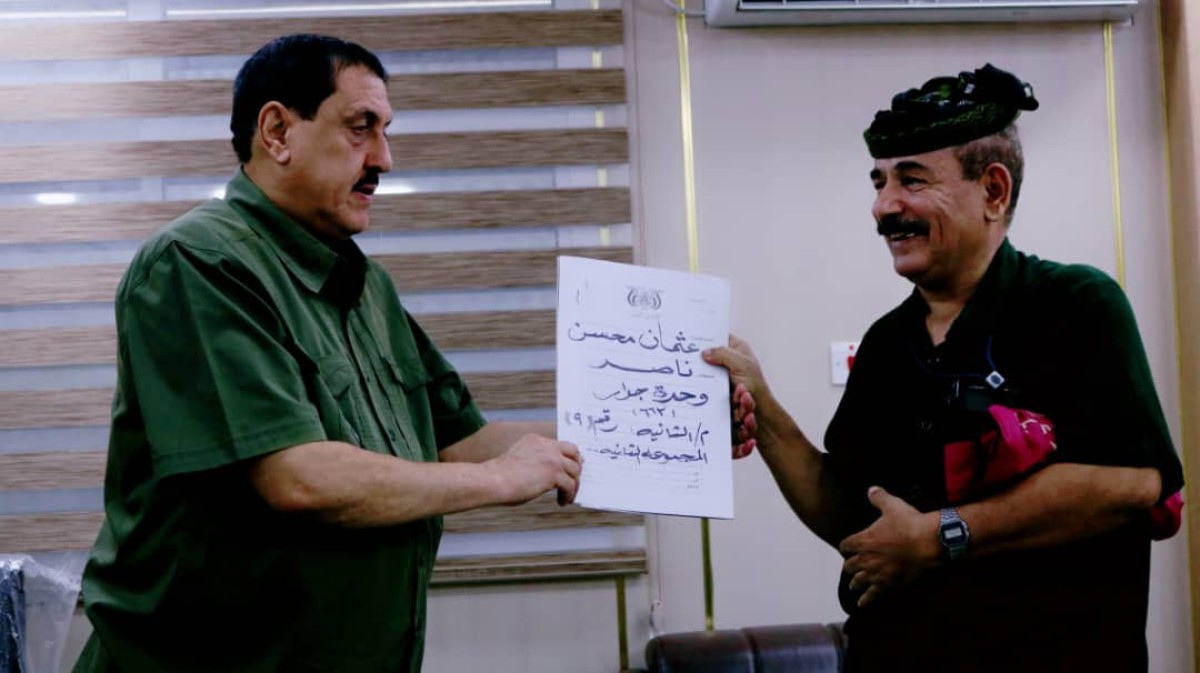 Aden Security Director restores the rights of police officers after 30 years of deprivation