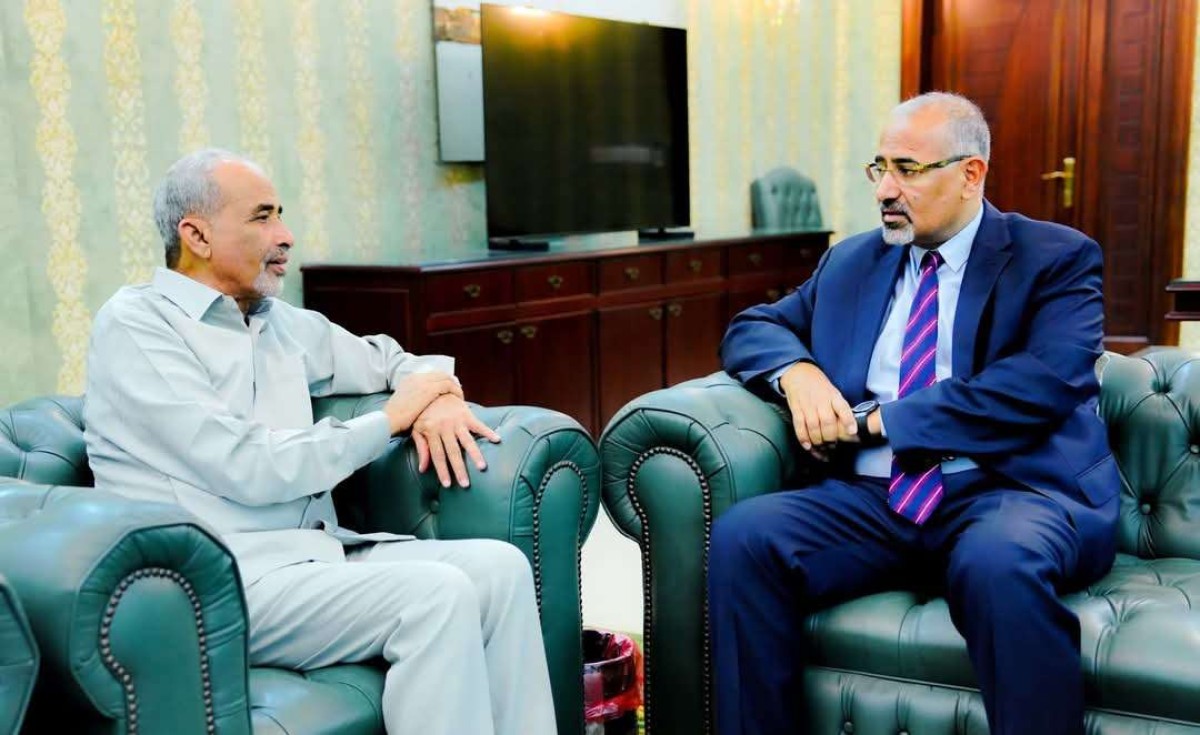 Al -Zubaidi discusses with the Al -Subaihi team the developments of the military and humanitarian situation
